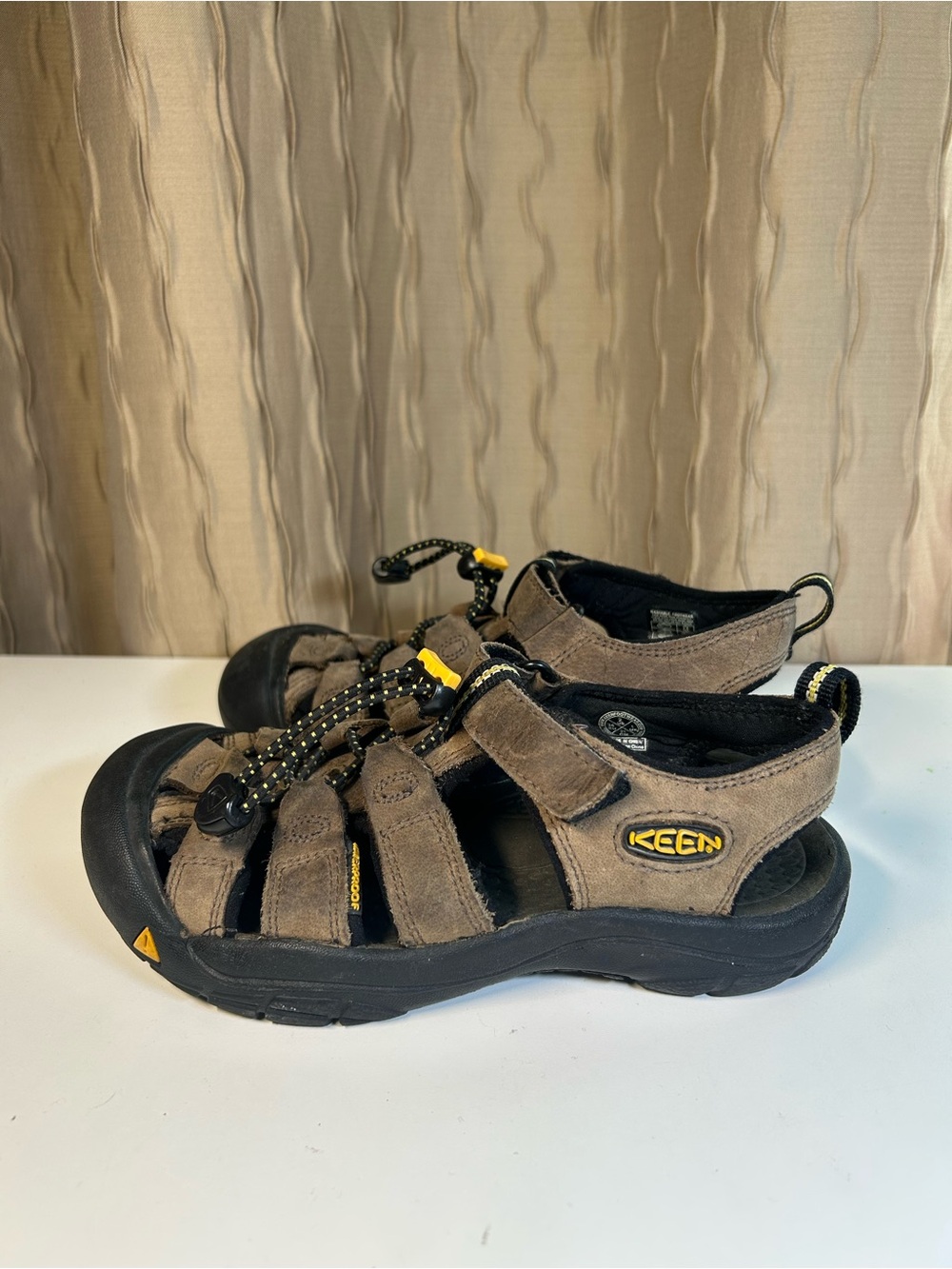 Keen Newport Youth Kid's 2 Closed Toe Toggle Lace Velcro Brown Leather Slingback